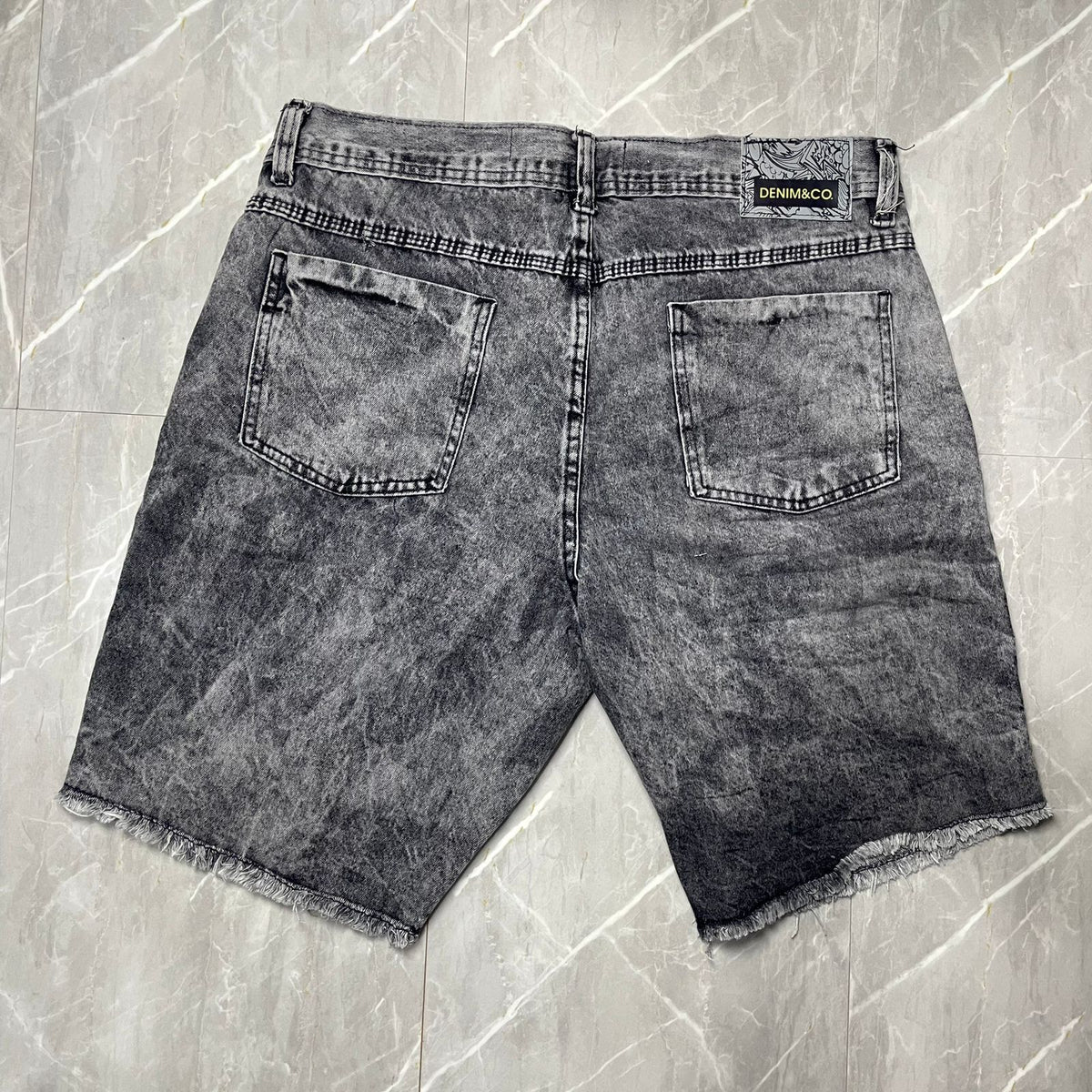 Bermuda Jeans Rasgado Denim&Co Cinza Botão Amarelo