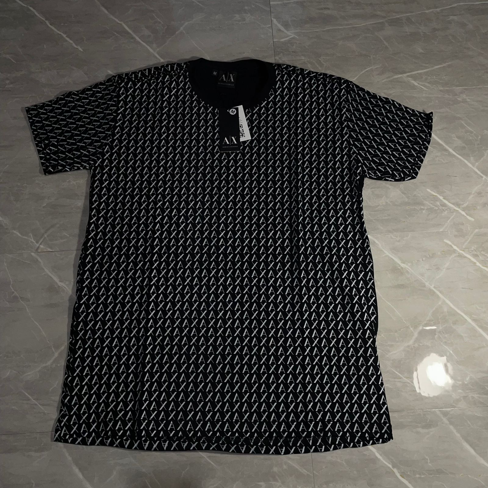 Camiseta Grife Armani AX Preta com monogram Branco