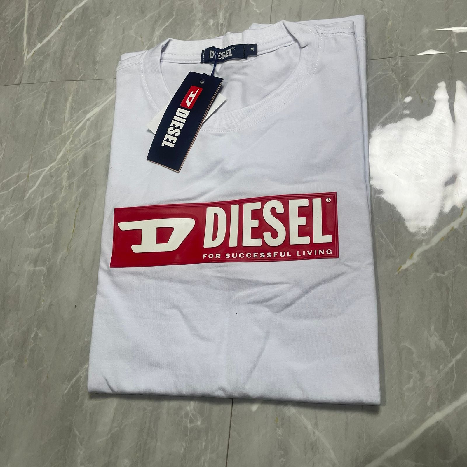 Camiseta Grife Diesel Branco com Estampa Vermelha