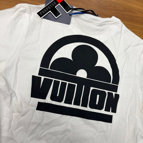 Camiseta Premium Louis Vuitton Branca Estampa Nas Costas