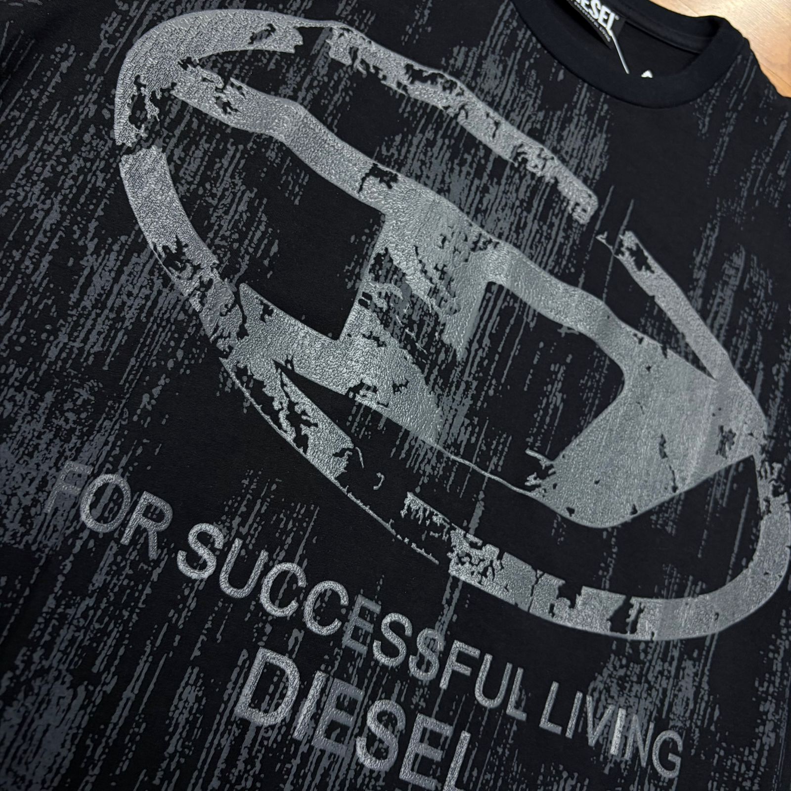 Camiseta Premium Diesel Preta Grafite Estampa Alto Relevo