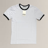 Camiseta Grife Básica Zara Branca com Gola e Manga Preta Rib Contraste