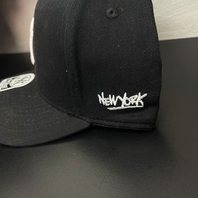 Boné New Era NY Preto com Branco