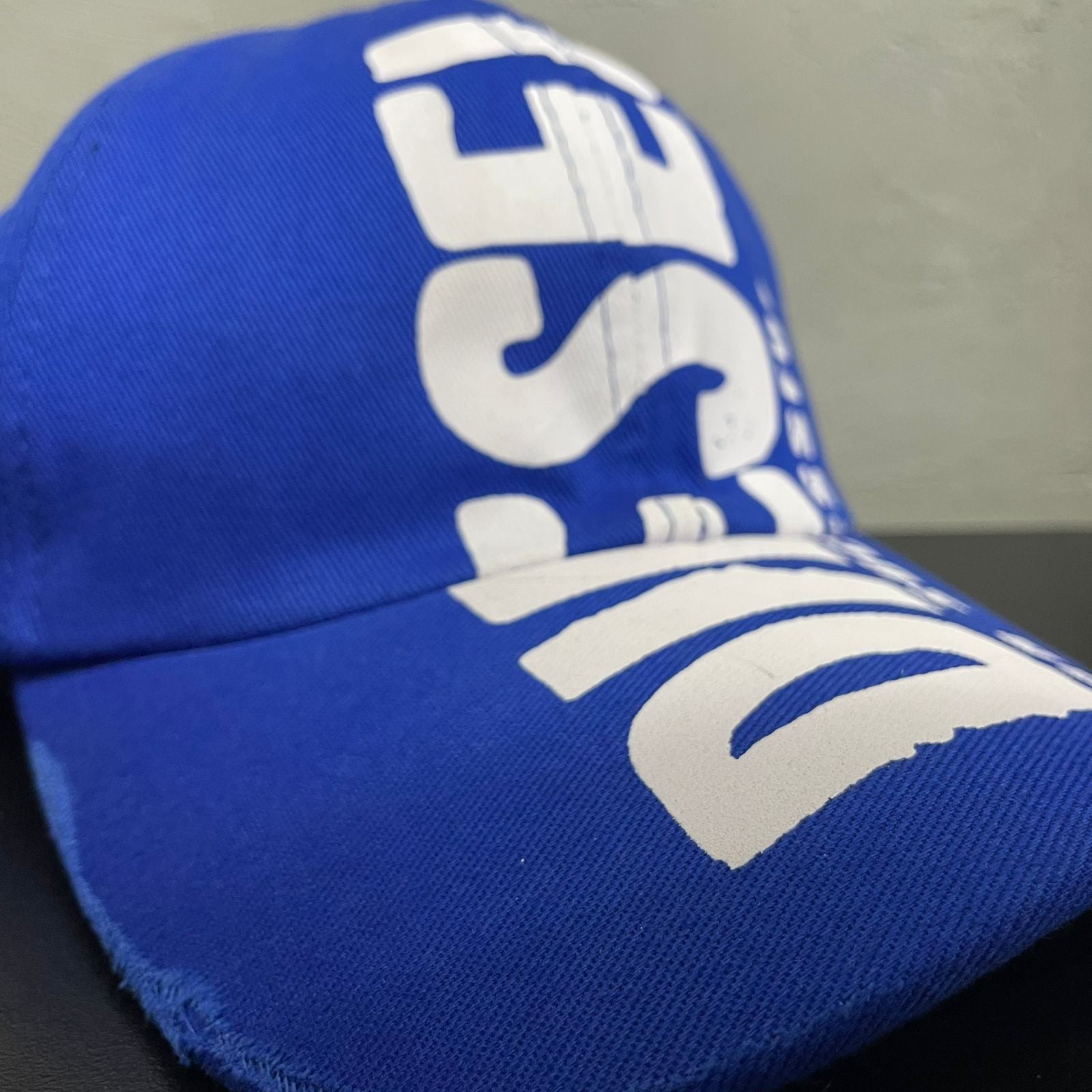 Boné Diesel Letreiro Vertical Azul