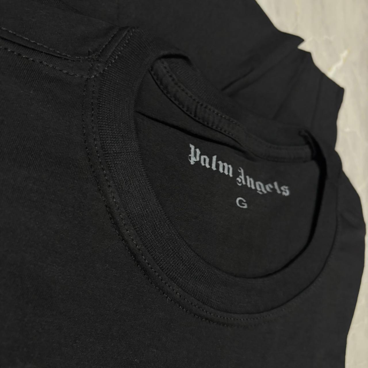 Camiseta Grife Palm Angels Preta com Estampa de Anjo e Logo Gótico