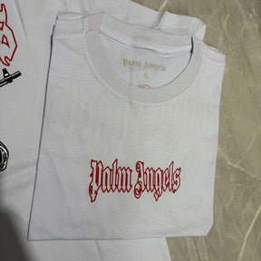 Camiseta Grife Palm Angels Branca com Logo Gótico Vermelho