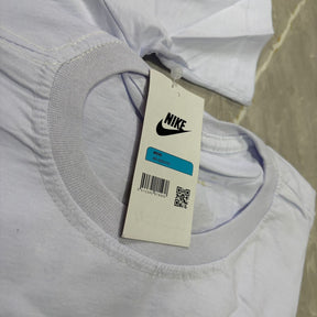 Camiseta Grife NIKE Branca Básica com Swoosh Preto Sólido