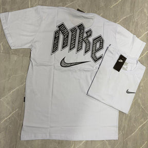 Camiseta Grife NIKE Branca Minimalista com Swoosh Preto Contornado