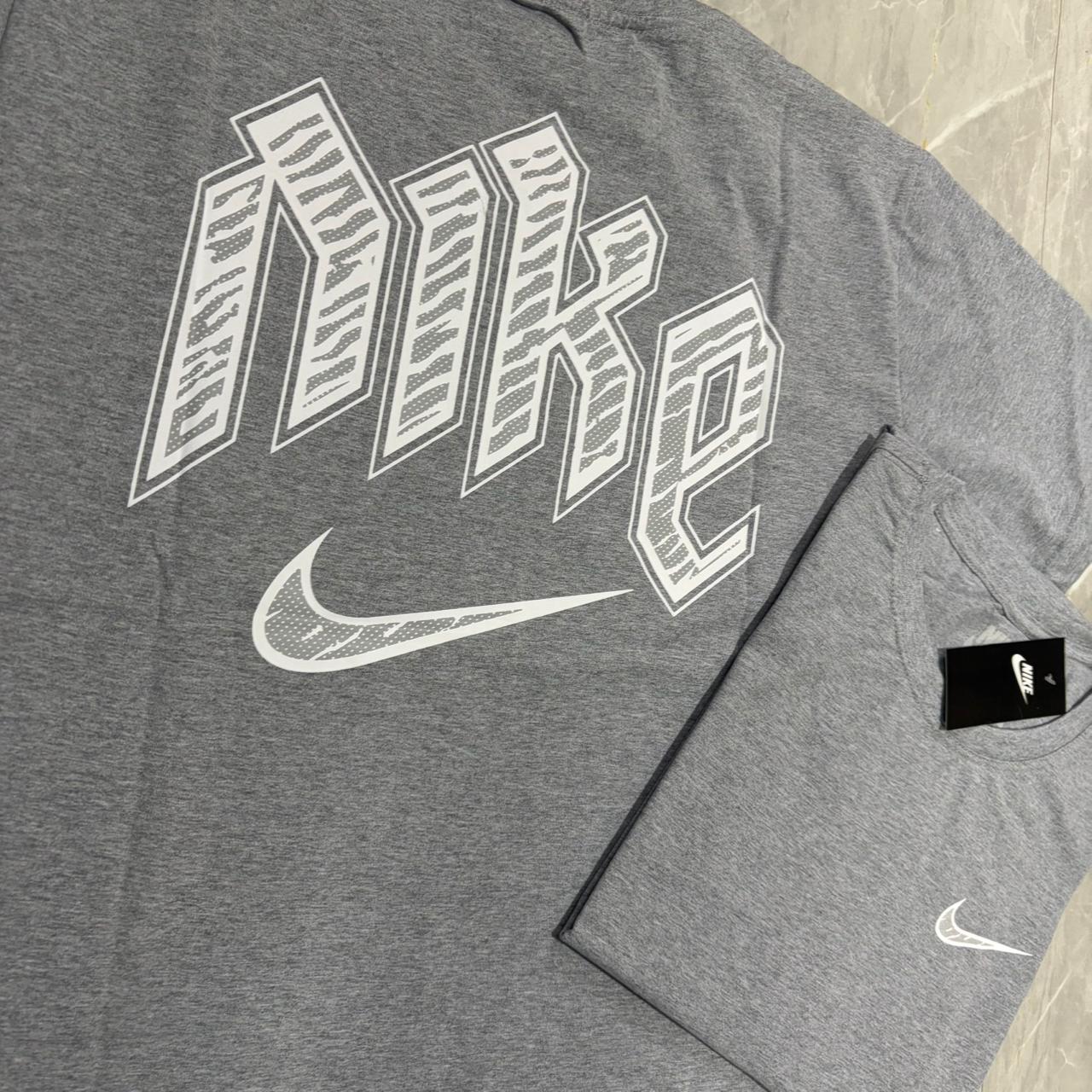 Camiseta Grife NIKE Cinza Mescla com Swoosh Branco Bordado