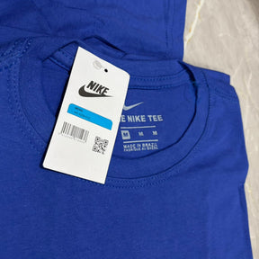 Camiseta Grife NIKE Azul Royal com Mini Swoosh Clássico