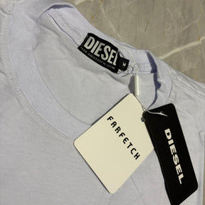 Camiseta Grife DIESEL Branca com Logotipo Preto Texturizado