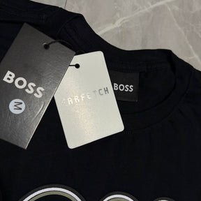 Camiseta Grife BOSS Preta com Logotipo Duplo Contorno