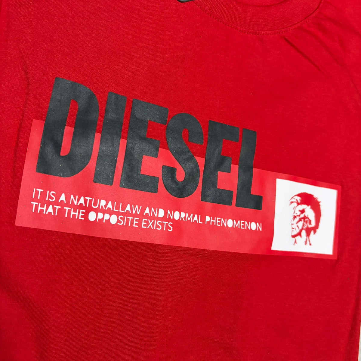 Camiseta Diesel Vermelha com Estampa Statement