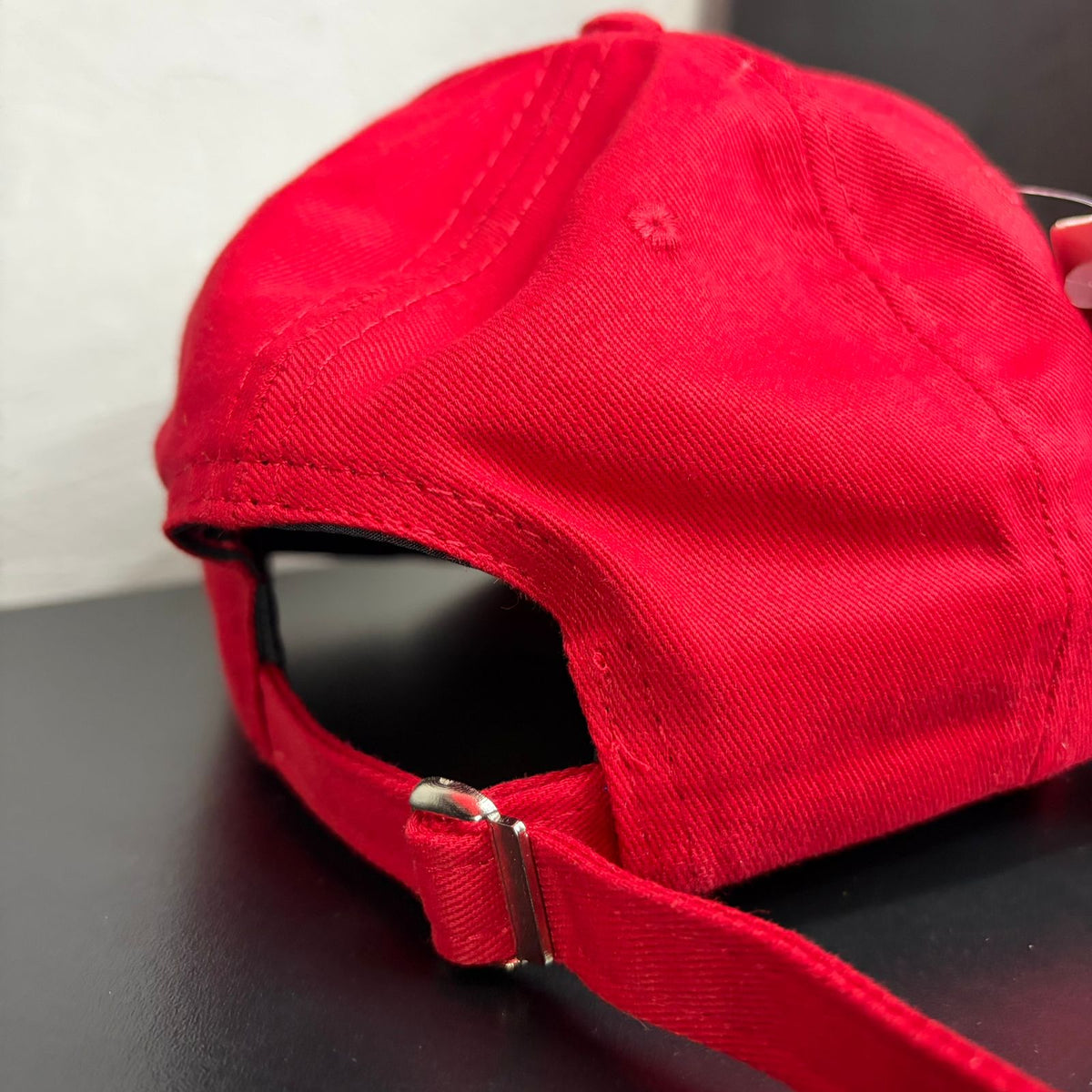 Boné Grife JORDAN Vermelho Intenso com Jumpman Bordado Preto