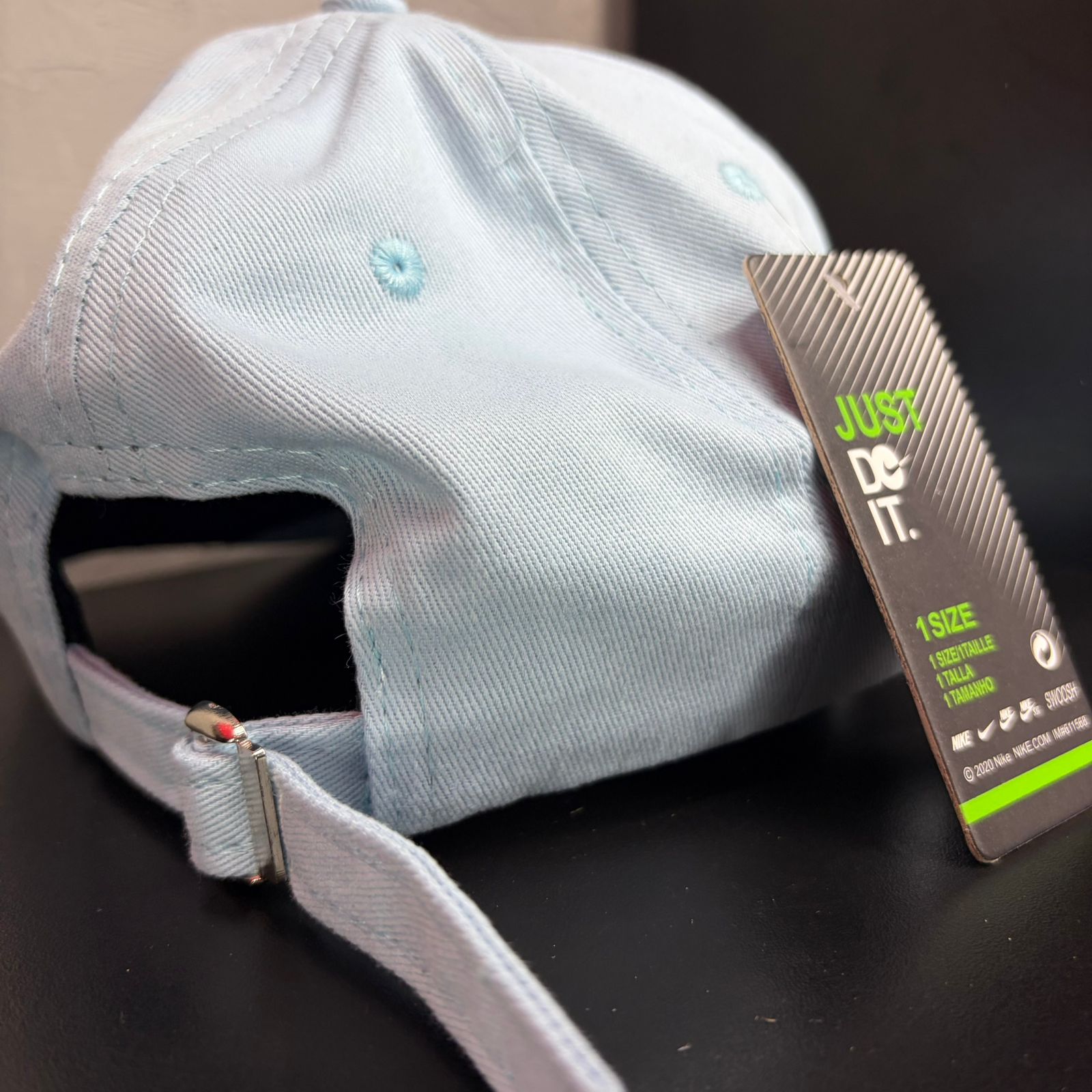 Boné Grife NIKE SB Azul Serenity com Swoosh Bordado Branco