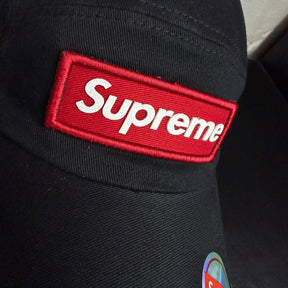 Boné Grife SUPREME Preto Clássico com Box Logo Vermelho
