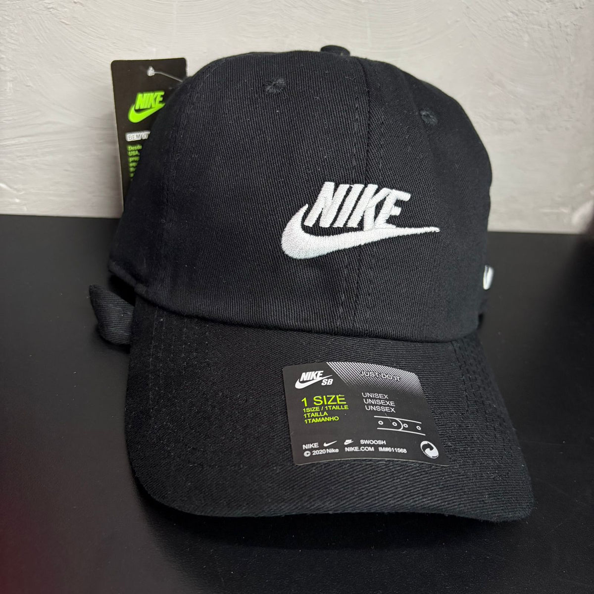 Boné Grife NIKE SB Preto Clássico com Logo Branco