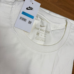 Camiseta Grife NIKE Branca Clássica com Logo Gigante Preto