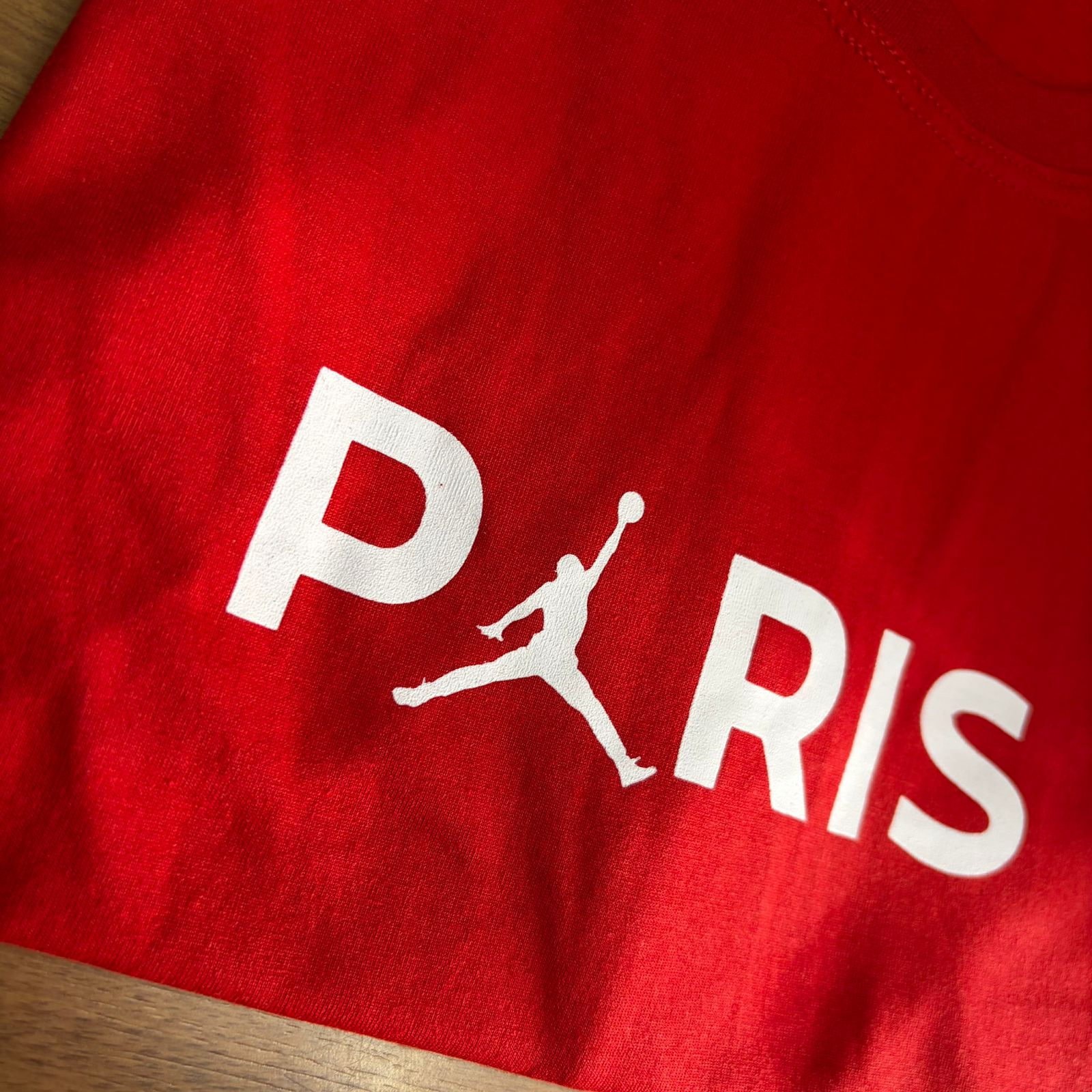 Camiseta Grife JORDAN/NIKE Vermelha Collab PSG Estampa PARIS