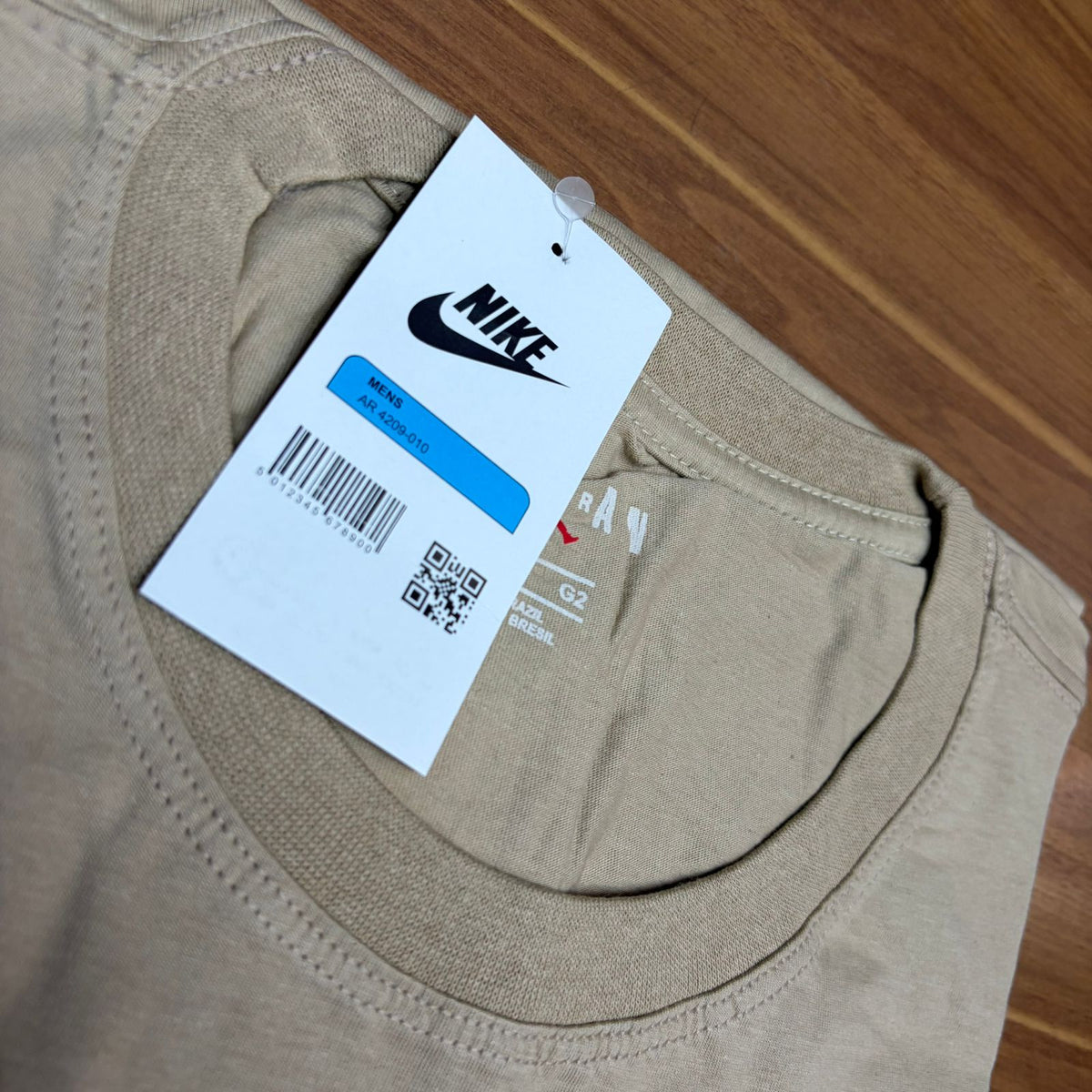 Camiseta Grife JORDAN/NIKE Bege/Areia Collab PSG Estampa PARIS