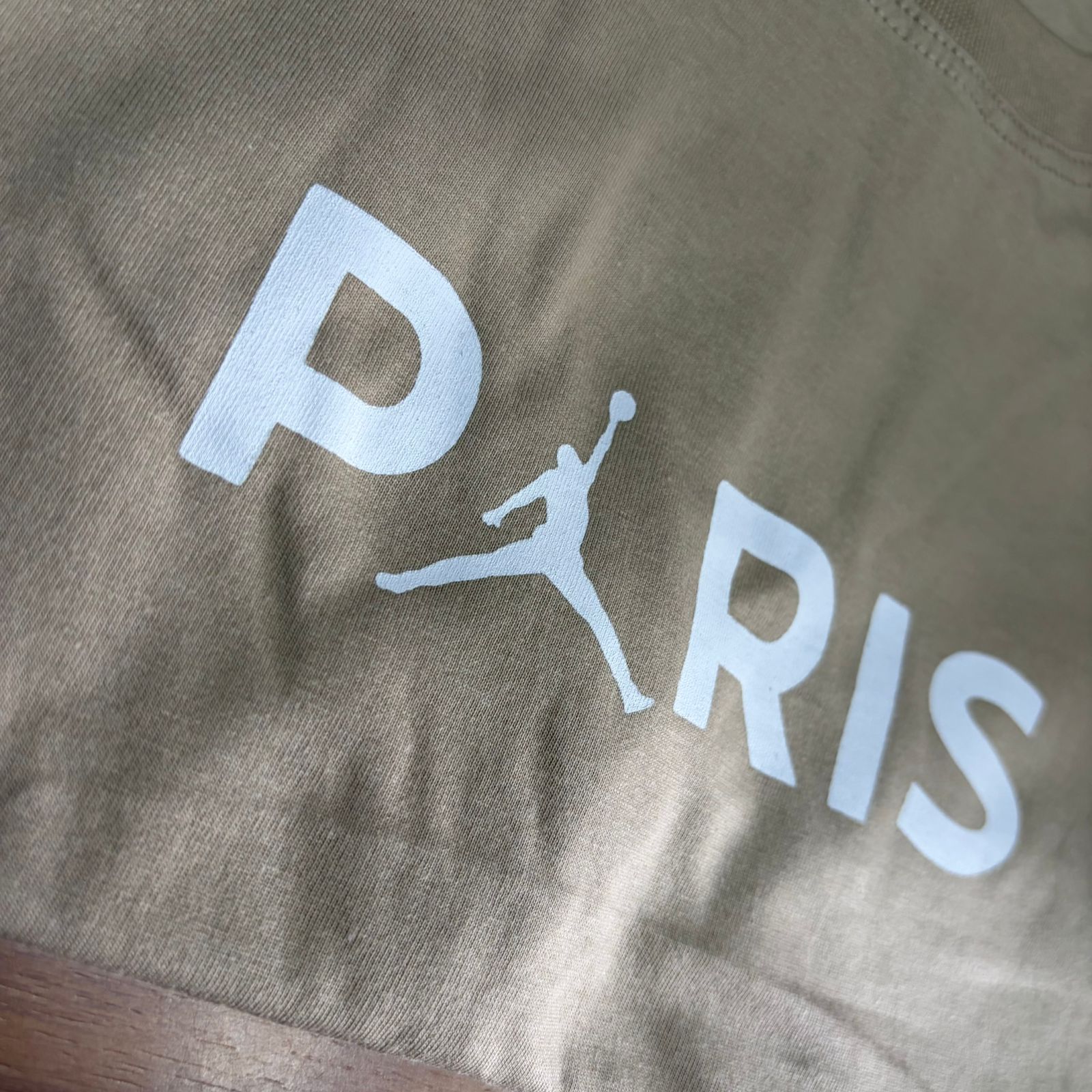 Camiseta Grife JORDAN/NIKE Bege/Areia Collab PSG Estampa PARIS
