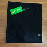 Camiseta Grife BOSS Preta Minimalista com Logo Cinza