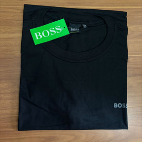 Camiseta Grife BOSS Preta Minimalista com Logo Cinza