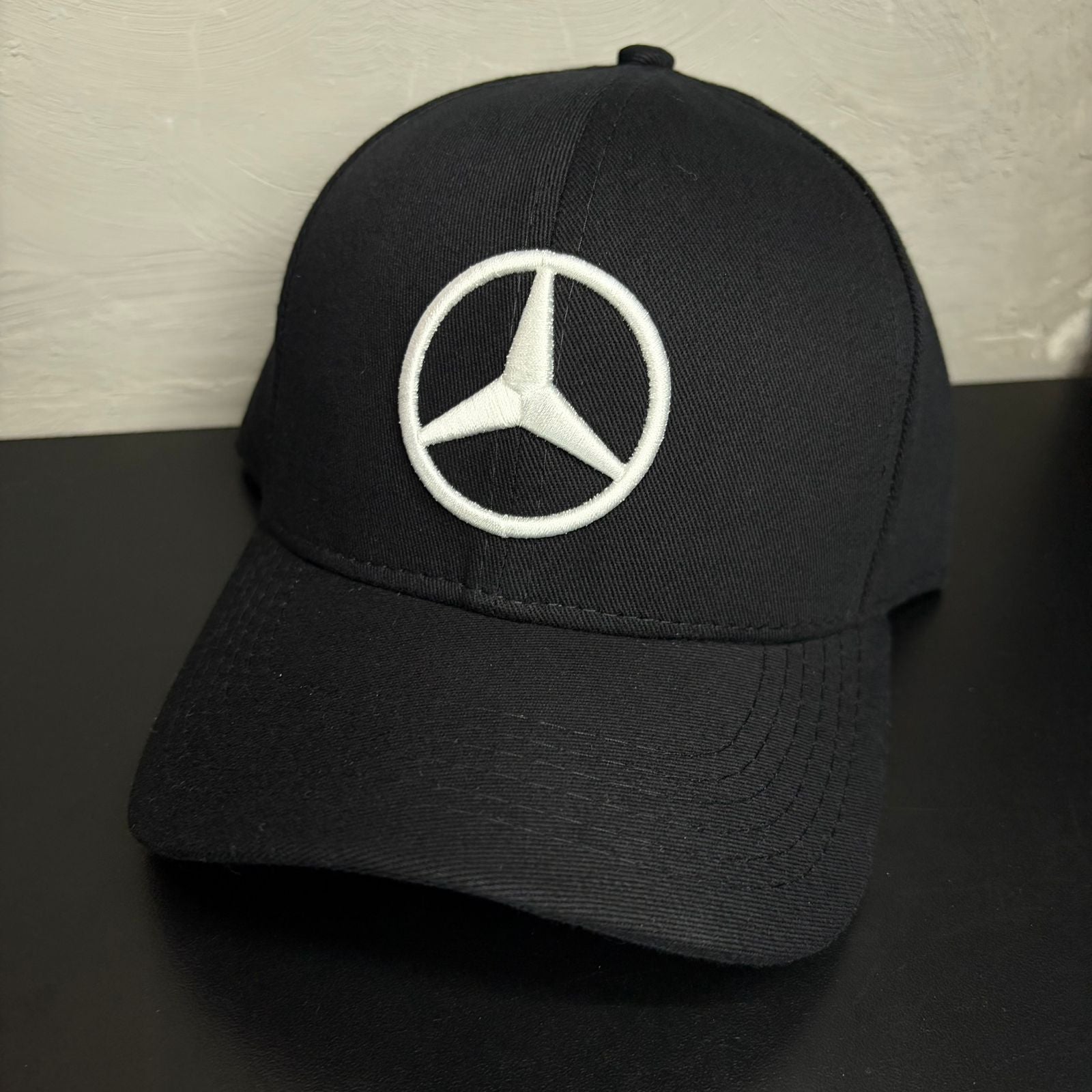Boné Mercedes Benz CarsNew Preto com Logo Branco