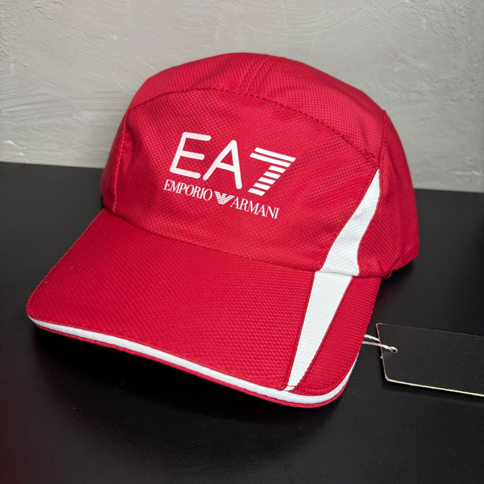 Boné Empório Armani EA7 Vermelho com Detalhe Branco