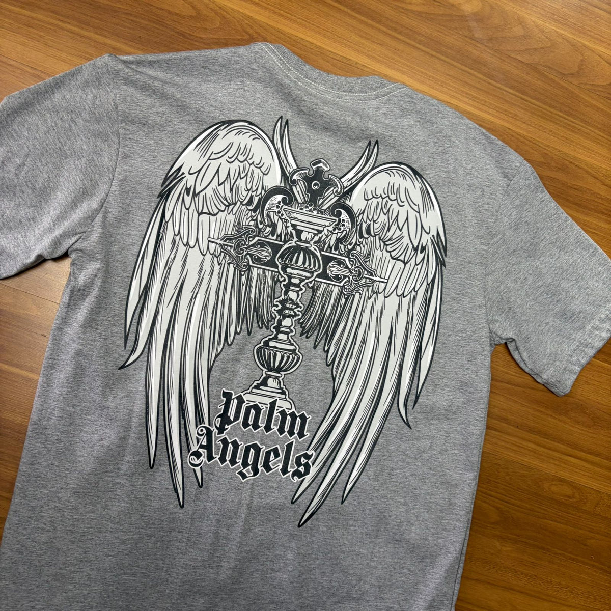 Camiseta Grife Palm Angels Cinza Estampa Atrás Asa