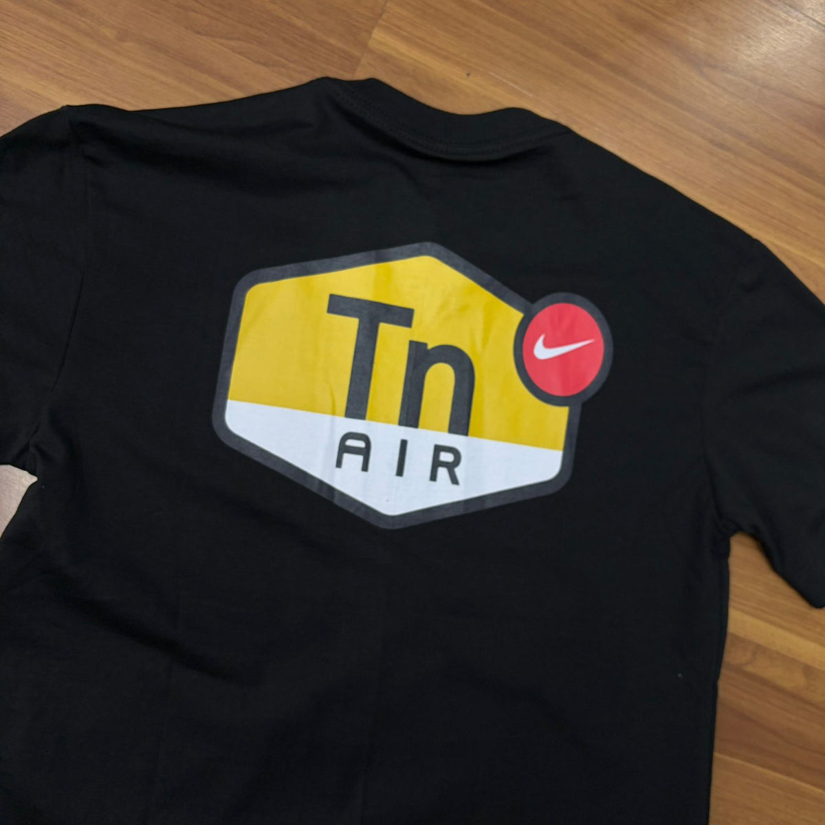 Camiseta Grife Nike Tn Estampa Atrás Preta