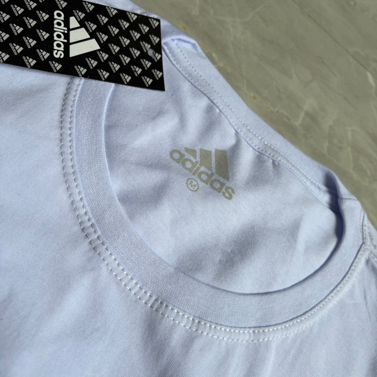 Camiseta Grife Adidas Estampa Escrita Branca