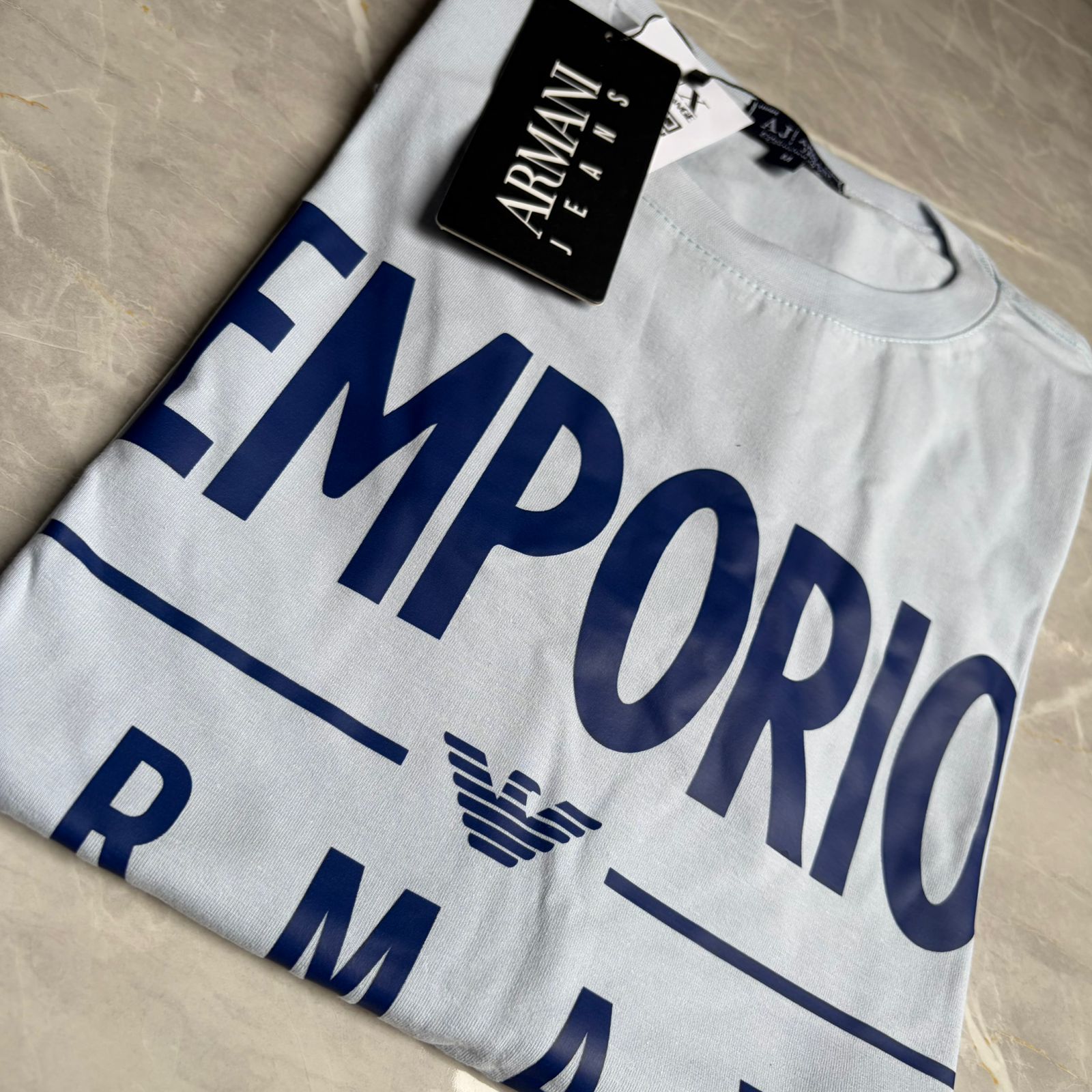 Camiseta Grife Emporio Armani Branca com Azul Escrita