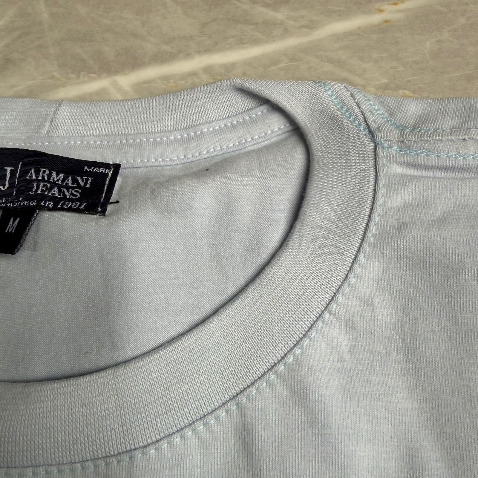 Camiseta Grife Emporio Armani Branca com Azul Escrita