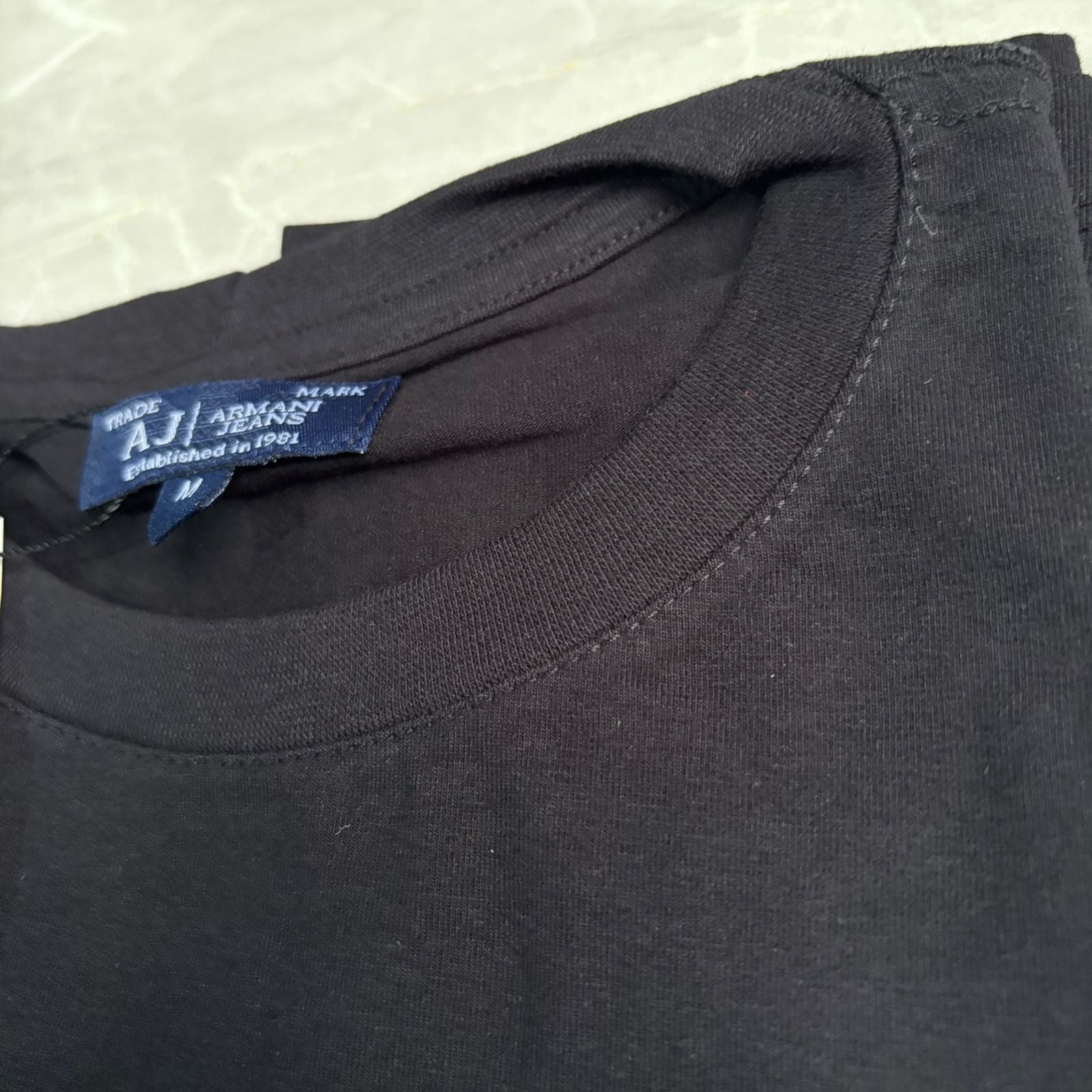 Camiseta Grife Emporio Armani Preta com Branco Escrita