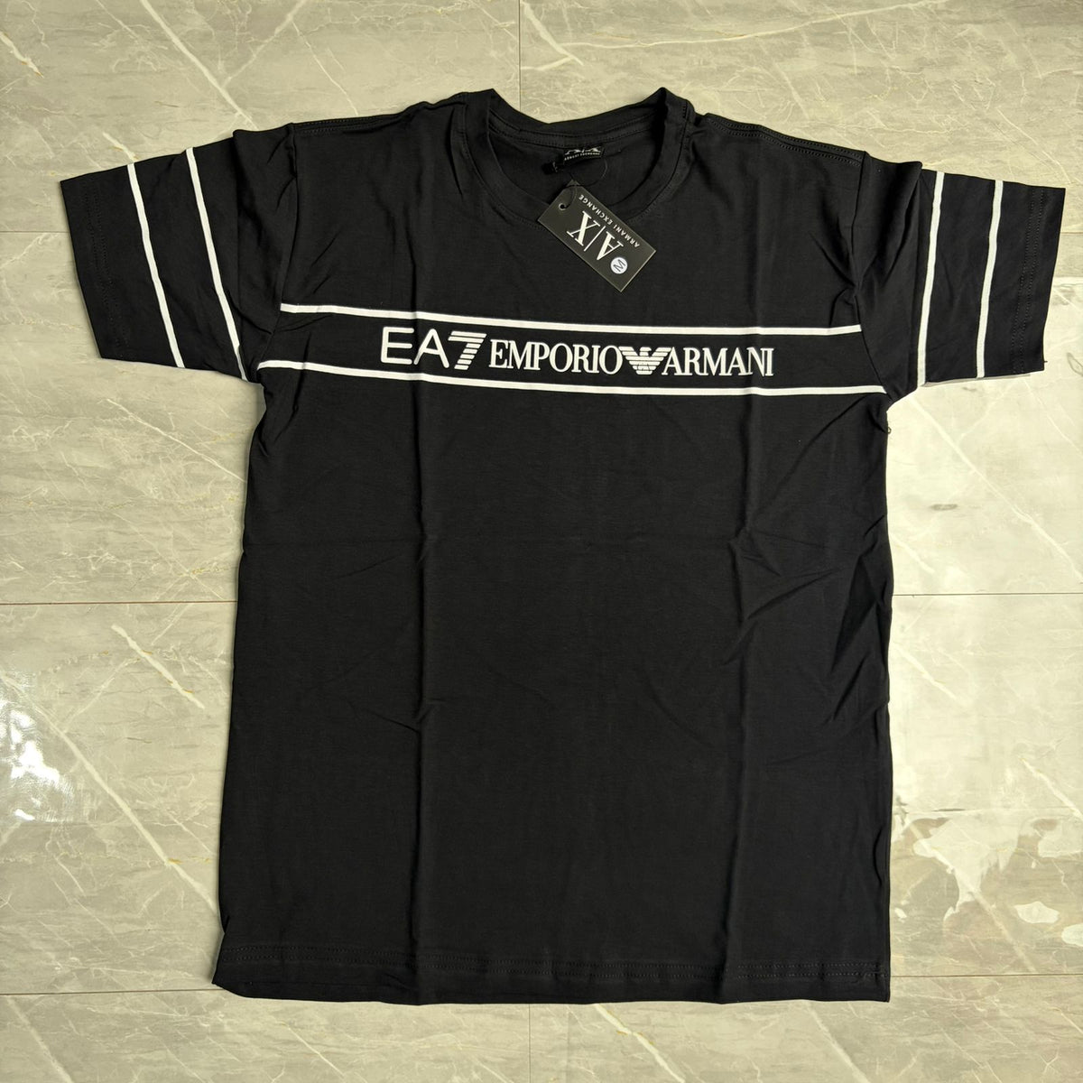 Camiseta Grife Emporio Armani EA7 Range Preto com Branco
