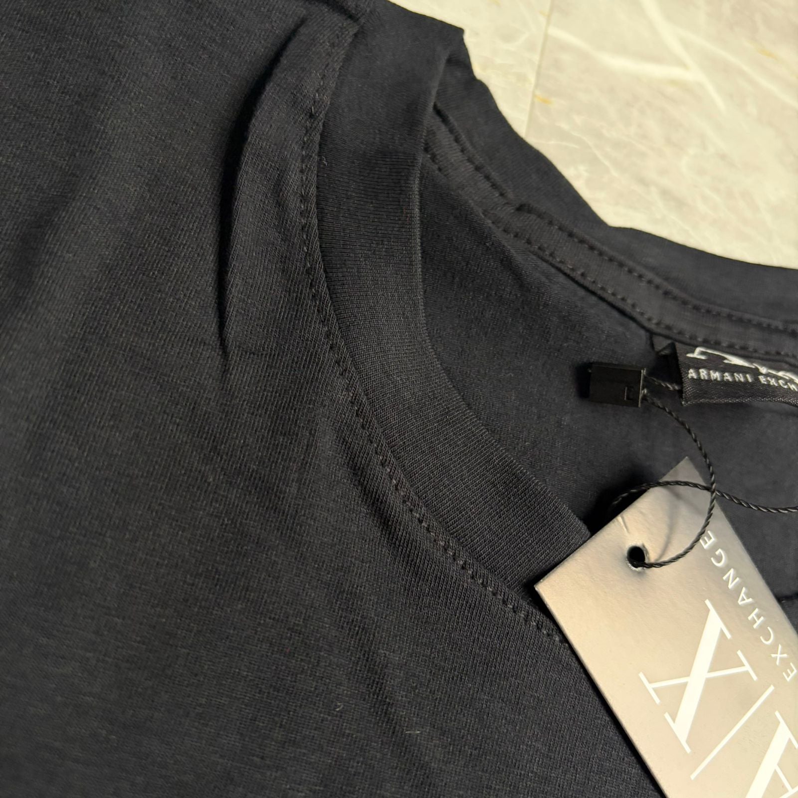Camiseta Grife Emporio Armani EA7 Range Preto com Branco