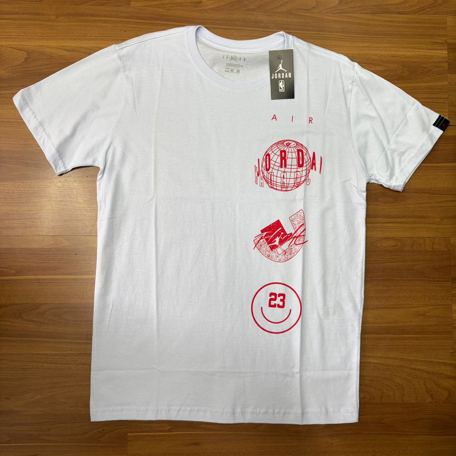 Camiseta Air Jordan Flight World Branca com Detalhe Vermelho