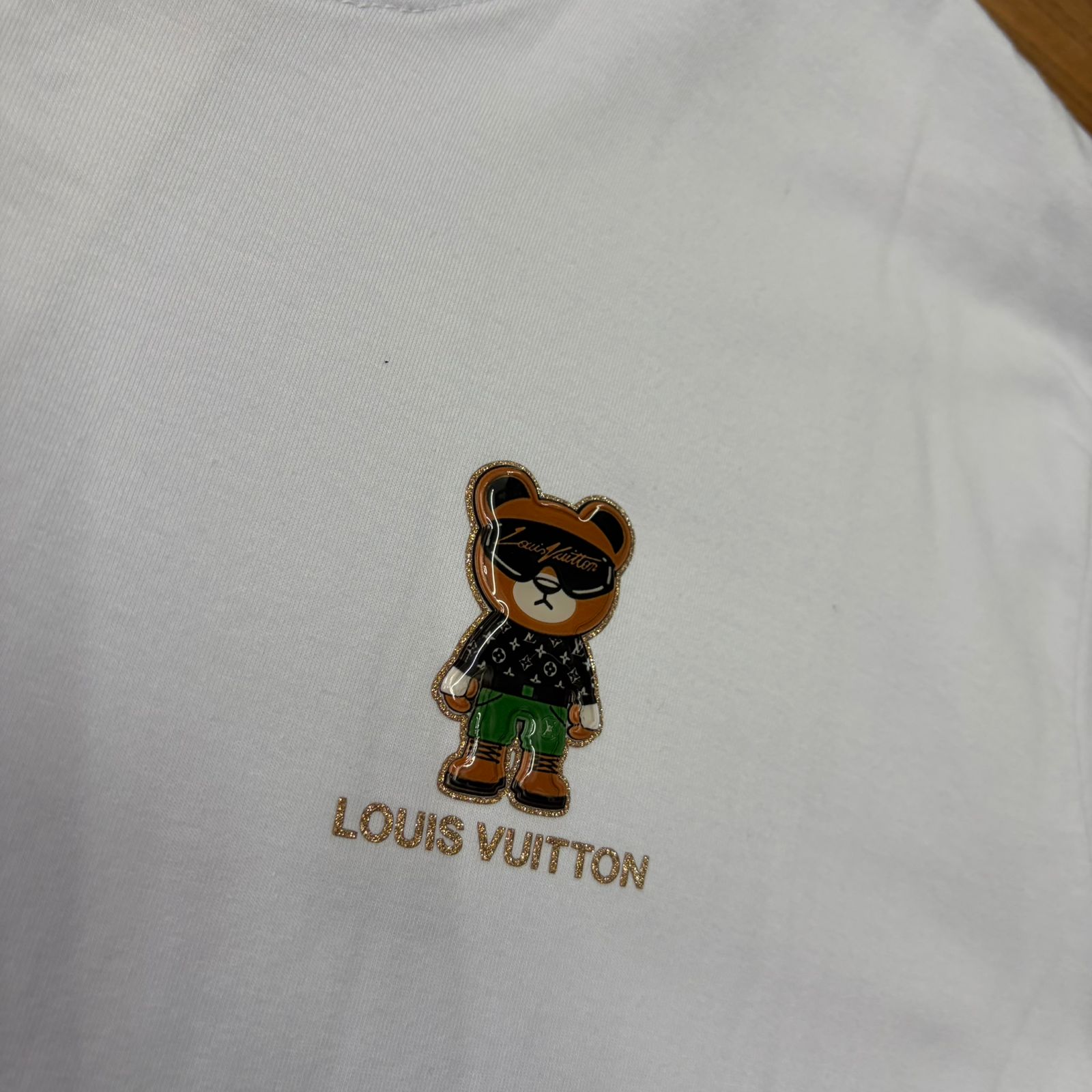 Camiseta Grife Louis Vuitton LV Mini Bear Branca