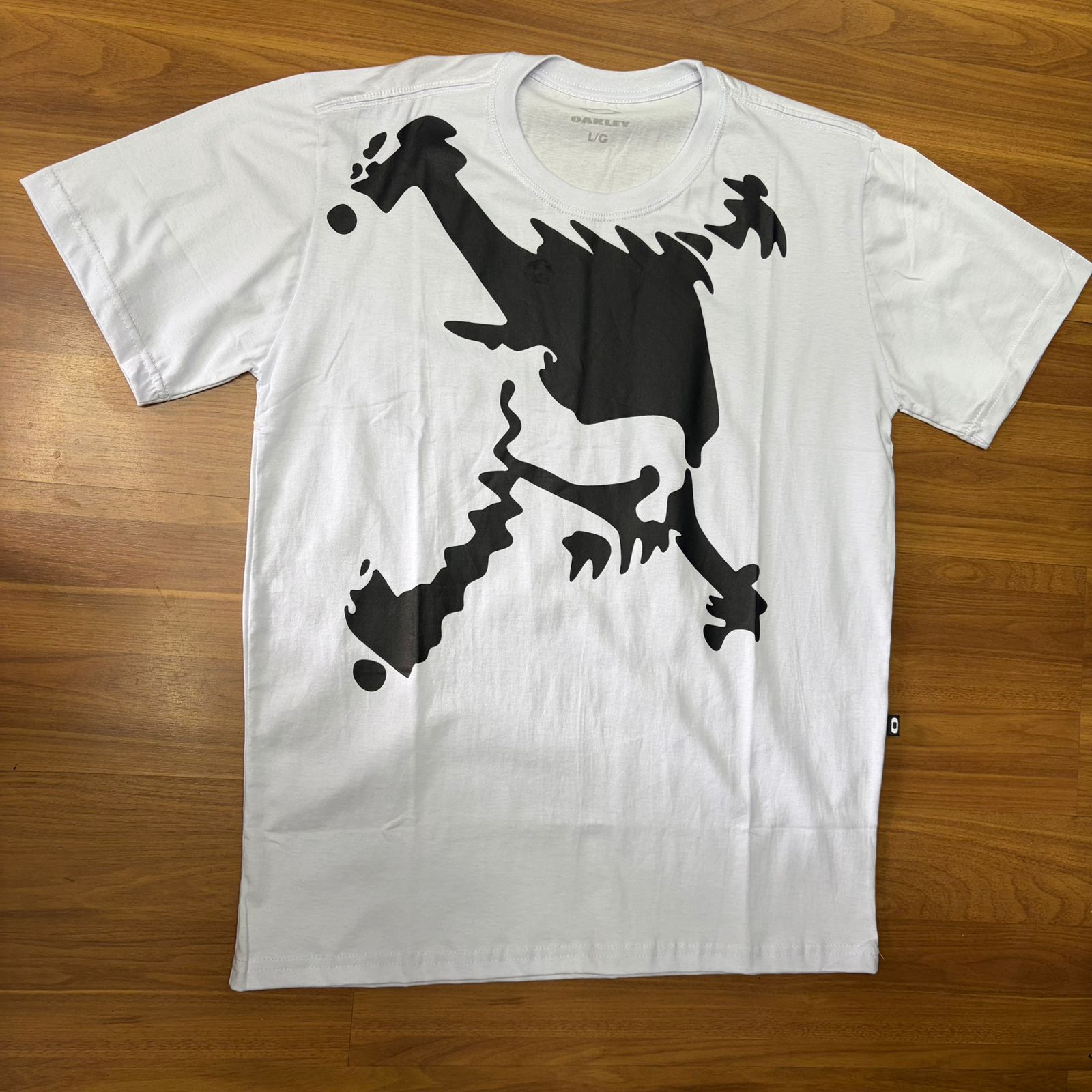 Camiseta Grife Oakley Titan Branco Caveira