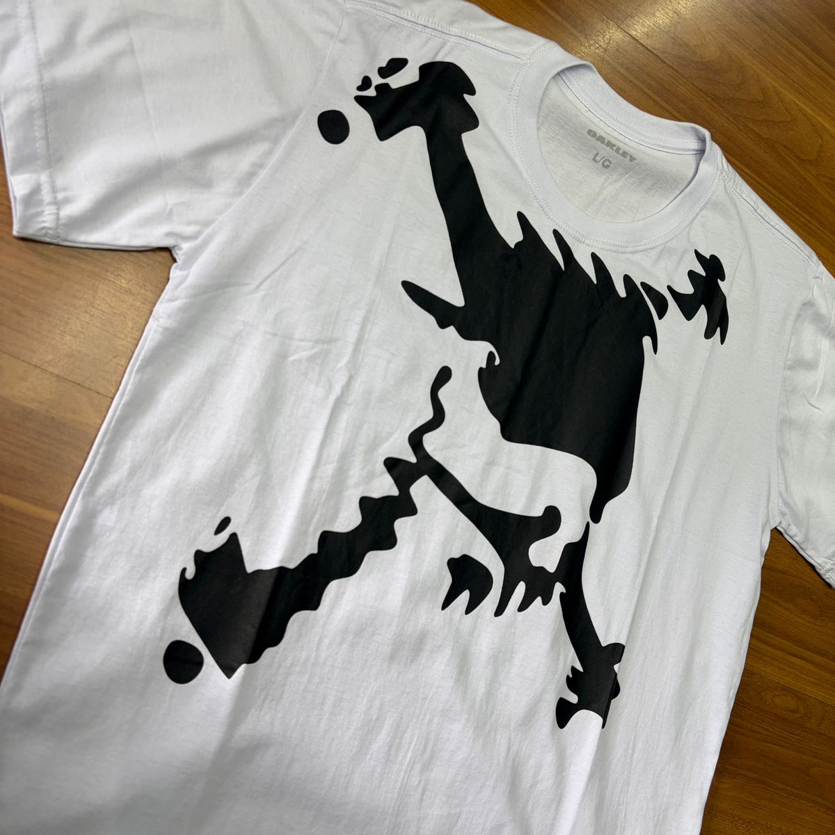 Camiseta Grife Oakley Titan Branco Caveira