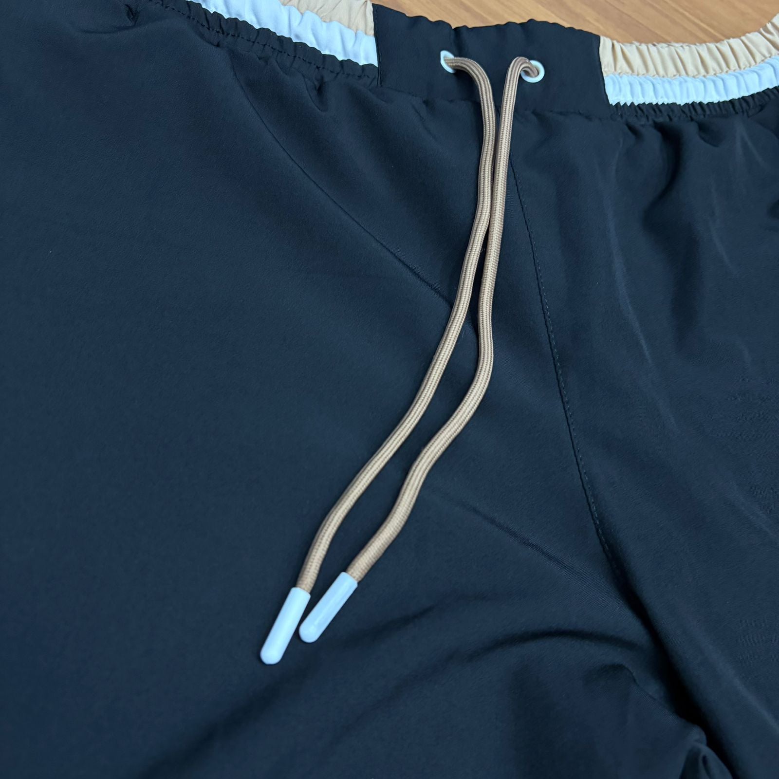 Shorts Grife BOSS Preto de Banho/Praia com Cós Listrado Contraste e Secagem Rápida