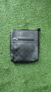 Shoulder Bag Premium Louis Vuitton All Black Preta